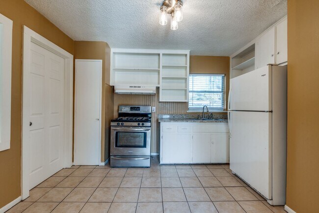Building Photo - WILSHIRE VILLAGE 2-BEDROOM
