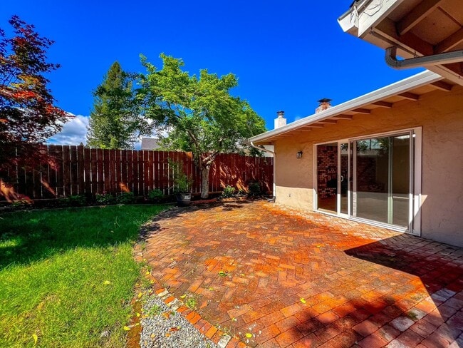 Building Photo - Single-Level Bel Aire Home with Spacious Layout