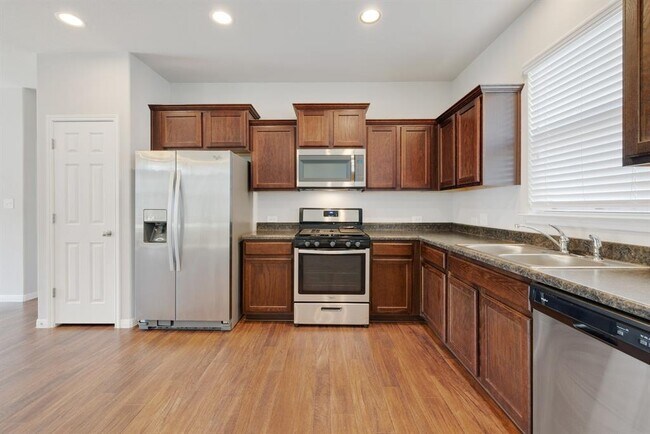 Building Photo - 429 Cinnamon Teal Ln