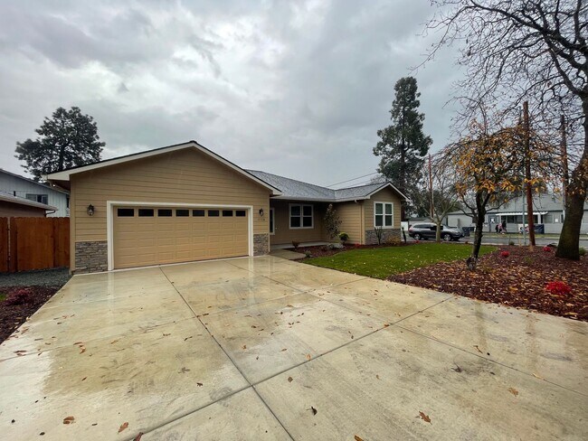 Building Photo - 410 4th St