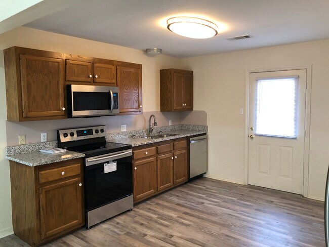 Building Photo - 300 Fischer Ln