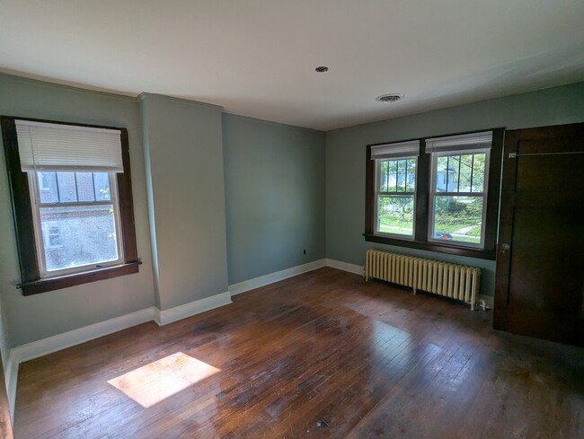 Building Photo - 505 W Green St