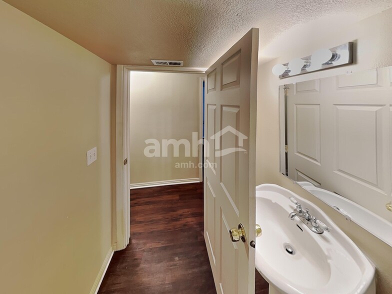 Building Photo - 105 W 1200 S