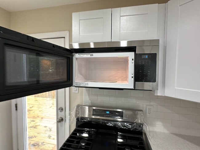 Building Photo - 408 Apple Dr