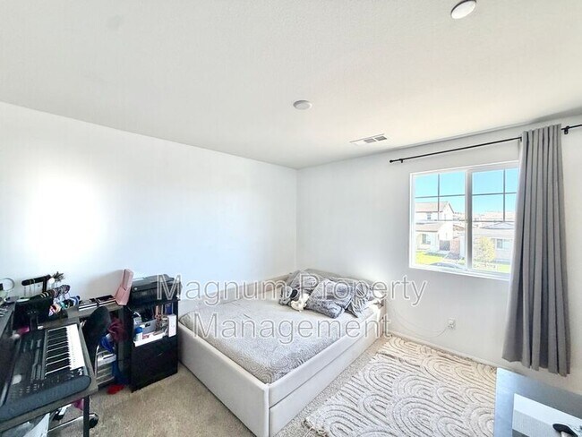 Building Photo - 30120 Crescent Pointe Wy
