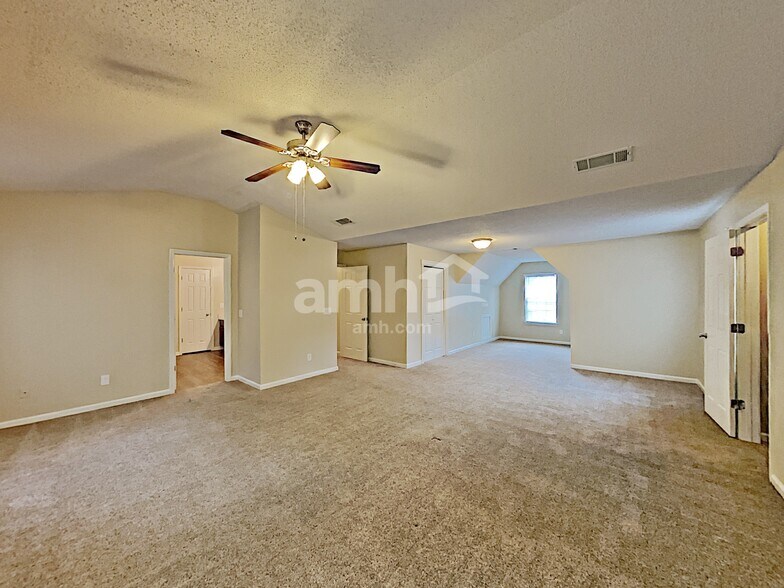 Building Photo - 104 MacBeth Dr