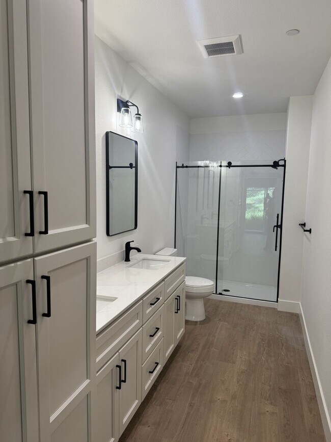 Building Photo - Newly built homes with City of Redding solar!