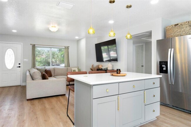 Building Photo - 5840 Dartmouth Ave N