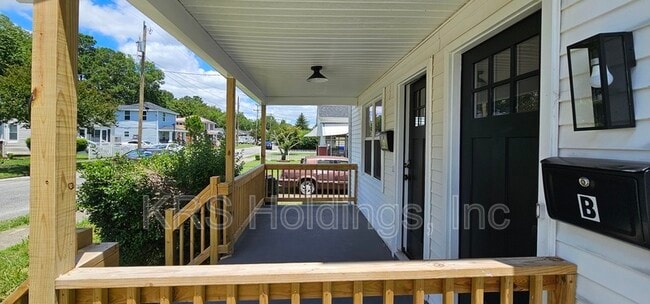 Building Photo - 308 St James Ave