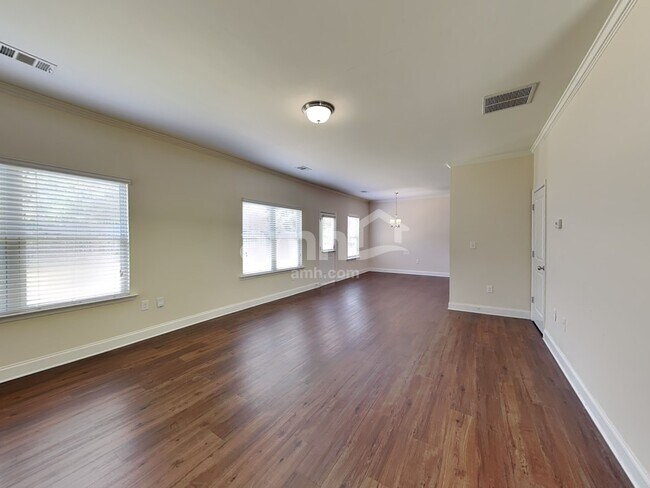 Building Photo - 202 Monarch Way