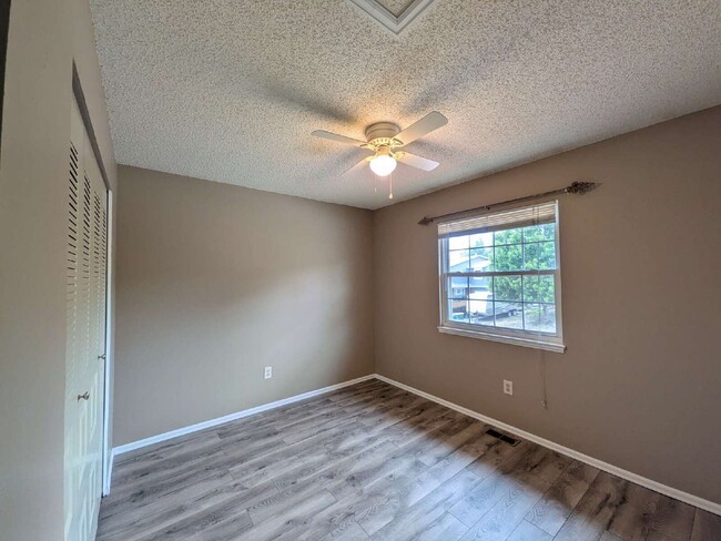 Building Photo - 2128 Beacham Dr