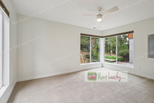 Building Photo - Immaculate and LARGE 4-Bedroom Home in Unb...