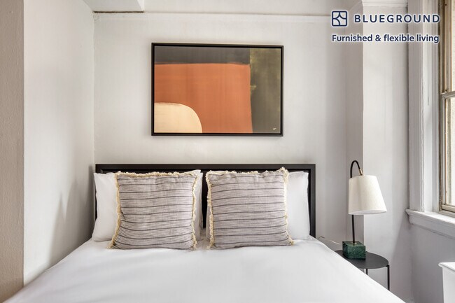 Building Photo - 150 E 39th St