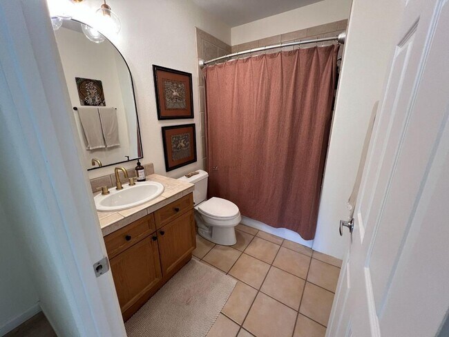 Building Photo - 772 Viento Cir