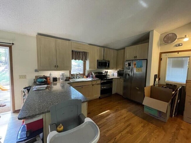 Building Photo - 122 Cedar Creek Cir