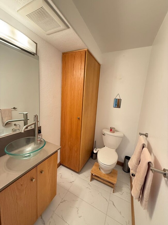 Building Photo - Charming Loft - 2 bed/ 2.5 bath in prime downtown San Diego!