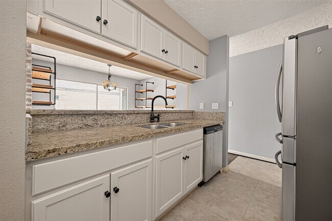 Building Photo - 10318 Buffalo Bend Dr
