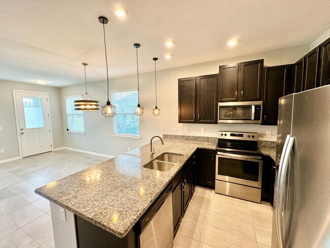Building Photo - FOR RENT - Fantastic end unit townhouse in...