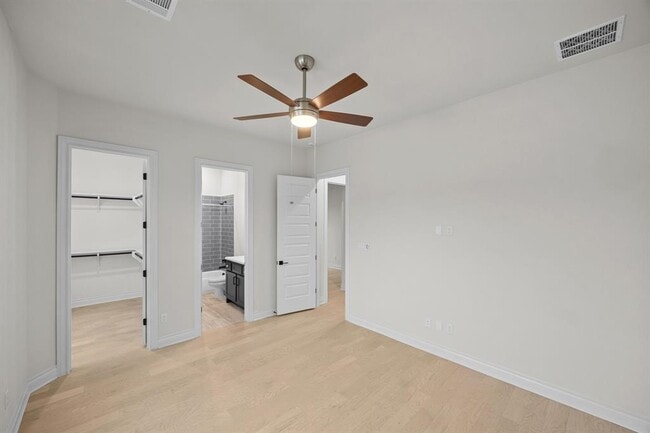 Building Photo - 116 Stardusty