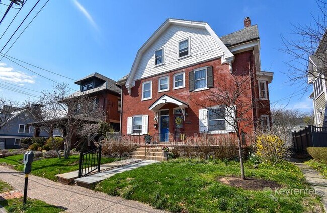 Building Photo - 61 E Ashland St