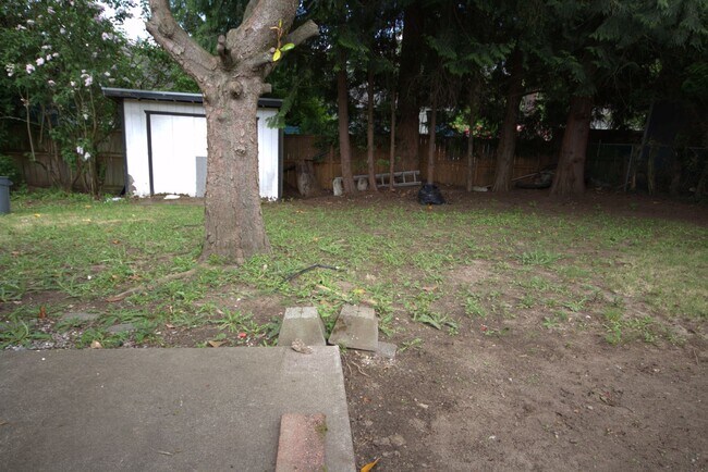 Building Photo - 15822 5th Pl S