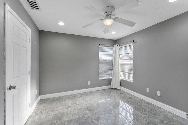Building Photo - 8103 Covington Ct