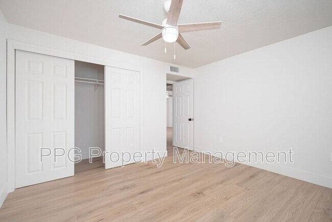 Building Photo - 3718 E Ludlow Dr