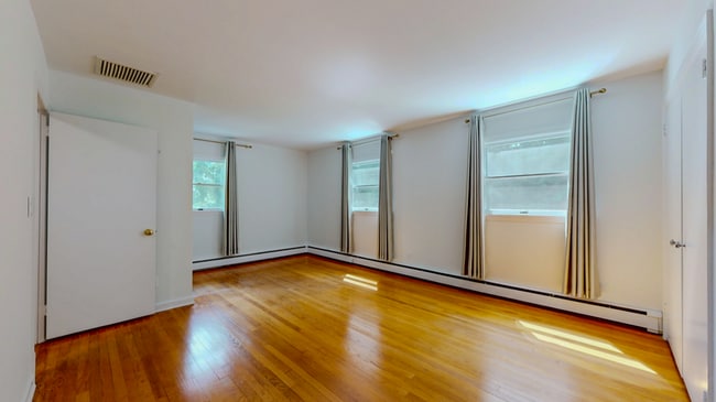 Building Photo - Spacious 3-Bedroom Split-Level with Firepl...