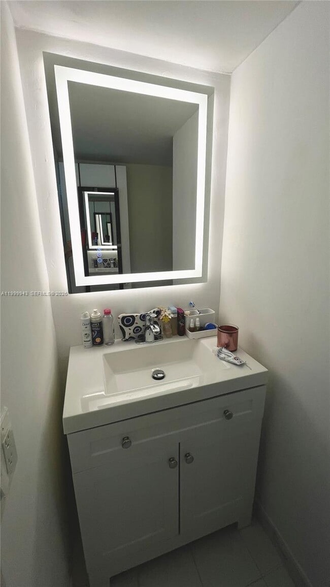 Building Photo - 9225 SW 87th Ave