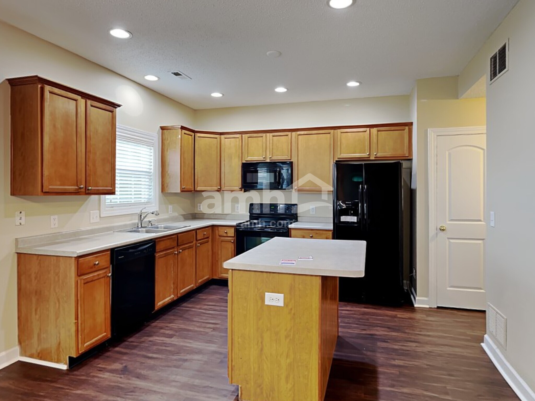 Building Photo - 1071 Sassafras Trl