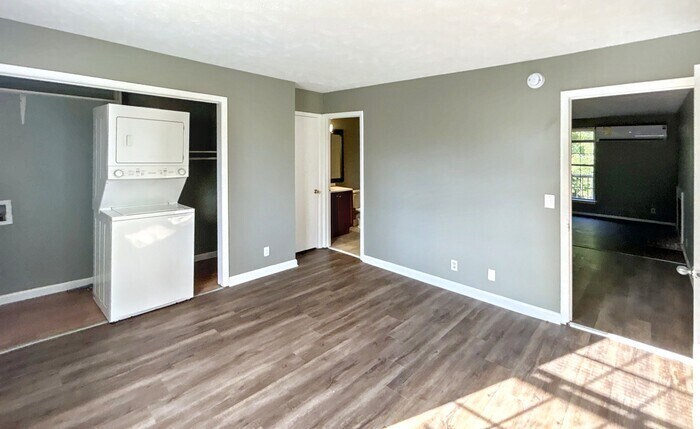 Building Photo - 5118 Linbar Dr