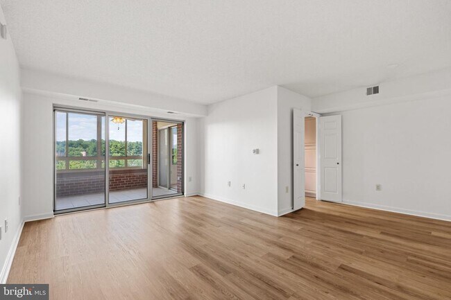 Building Photo - 2151 Jamieson Ave