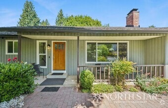 Building Photo - Beautiful Lake Oswego Ranch Home in Red Fo...