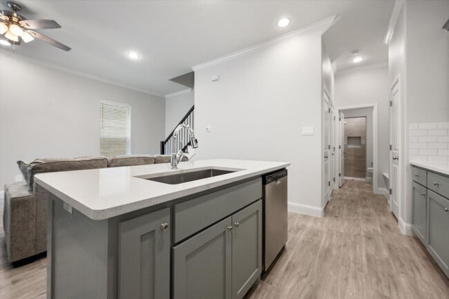 Building Photo - Brand New Luxury Townhouse in West Arlington