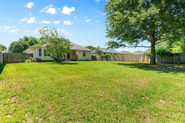 Building Photo - 3 Bedroom, 2 Bathroom Home in Republic Sch...