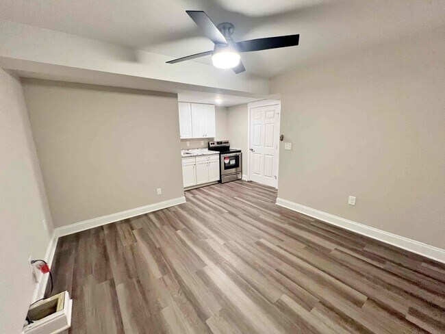 Building Photo - Completely Renovated 3 BR/3 BA Ranch with ...