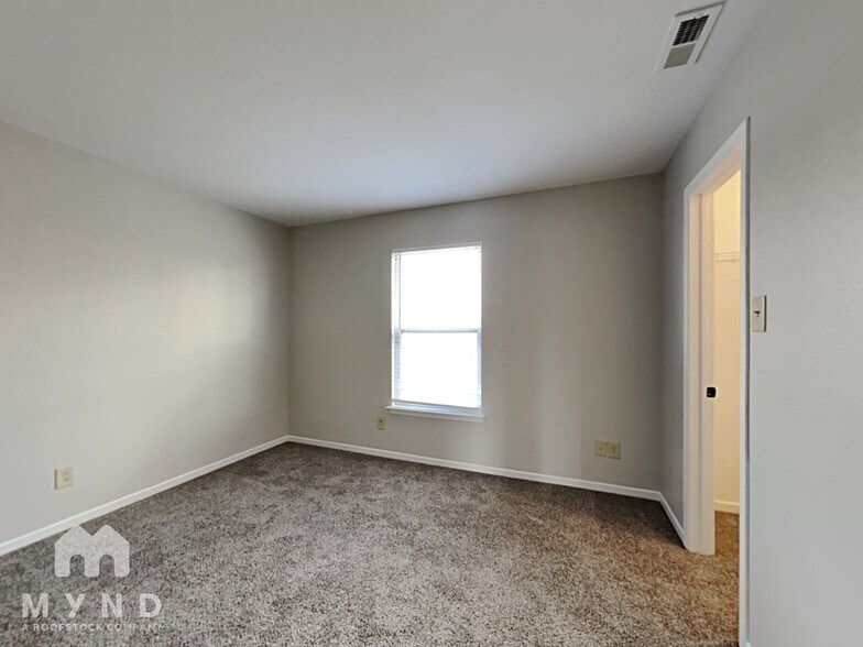 Building Photo - 747 Sedgewick Ln