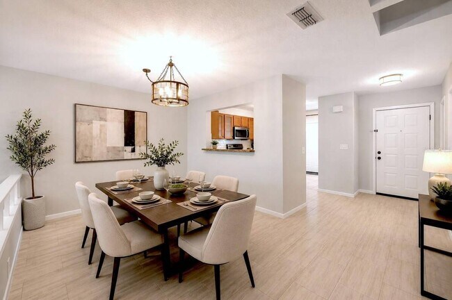 Building Photo - 641 Maple Oak Cir