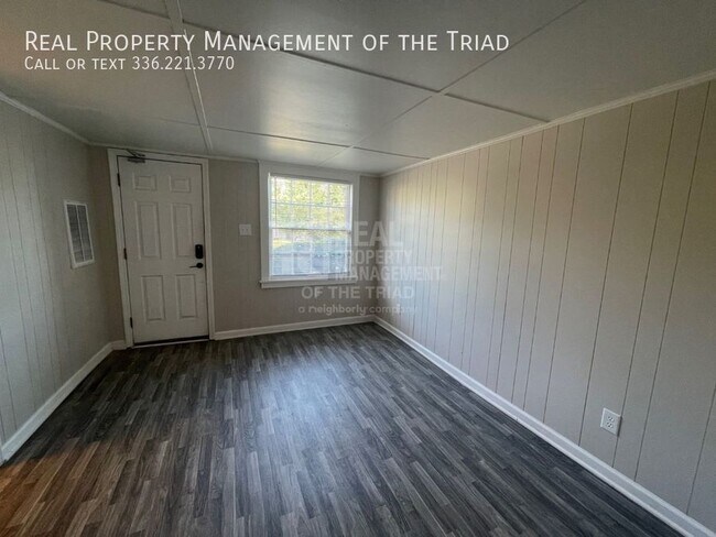 Building Photo - 301 Upton St