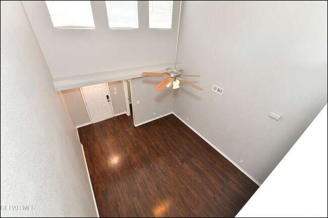 Building Photo - 7065 Falling Leaf Cir