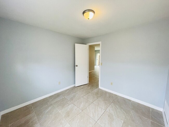 Building Photo - Charming 3 Bedroom, 2 Bathroom Home in Orlando! Only 20 Minutes from Disney World!! Ready For mov...
