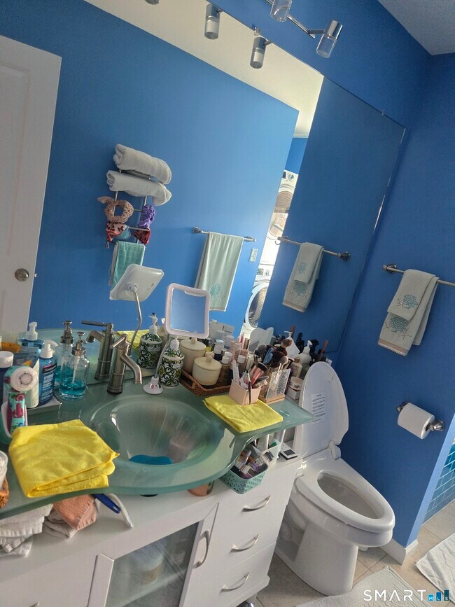 Building Photo - 57 Beachside Ave