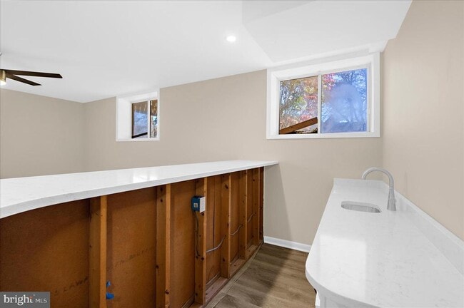 Building Photo - 7643 Paradise Beach Rd