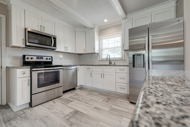 Building Photo - 114 Cottonwood Dr