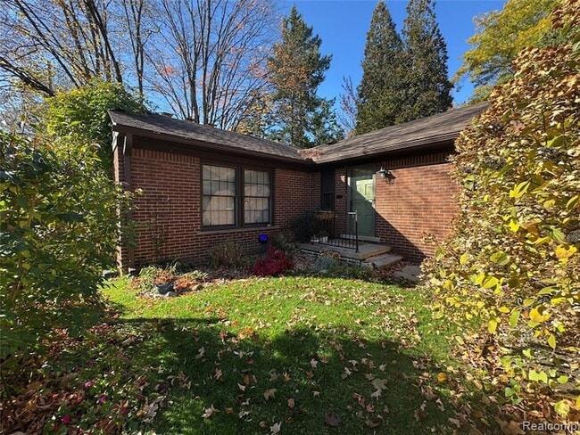 Building Photo - 6 Danvers Ln