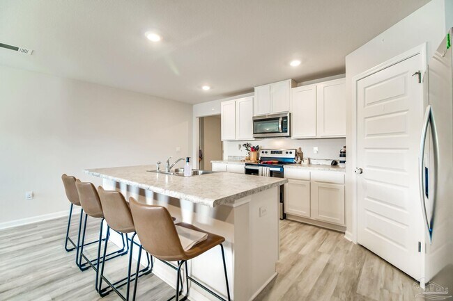Building Photo - 4385 White Birch Ct
