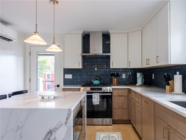 Building Photo - 9-9 Dearborn St