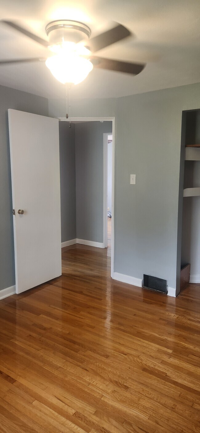 Building Photo - 528 John St