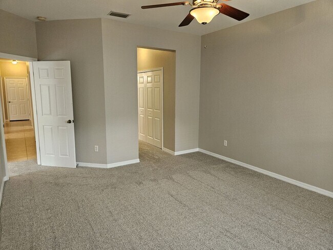 Building Photo - Annual Rental - Lovely 3 Bedroom 2 Bathroo...