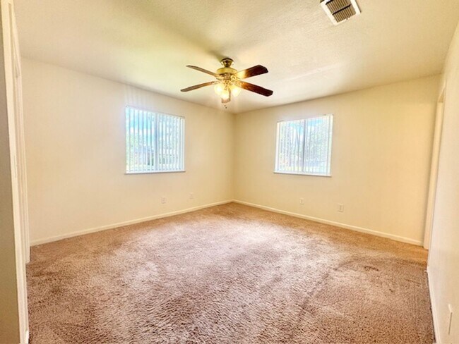 Building Photo - 135 Perdido Cir